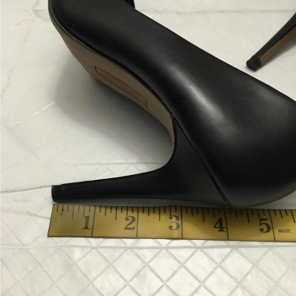Christian Siriano Black Pointed-Toe Leather Heels